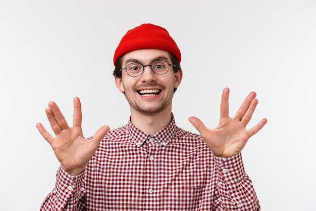 Retrato de primer plano de un hombre con barba