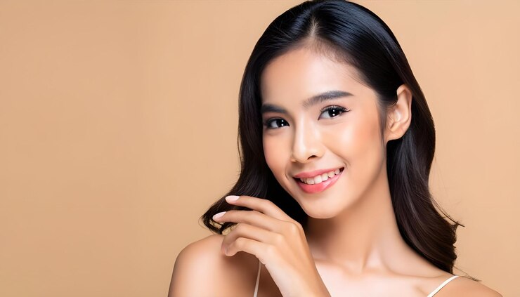 Retrato en primer plano de una joven asiática hermosa con estilo de maquillaje de belleza y aspecto saludable y bueno