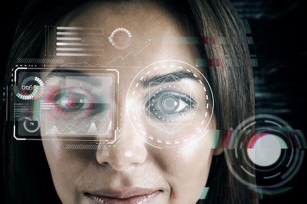 Retrato en primer plano de una mujer de negocios con interfaz de escaneo ocular creativa pantalla de hud en fondo oscuro concepto de identificación biométrica exposición doble
