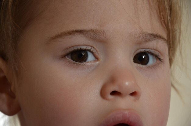 Retrato en primer plano de una niña