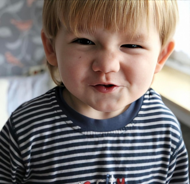 Foto retrato en primer plano de un niño lindo