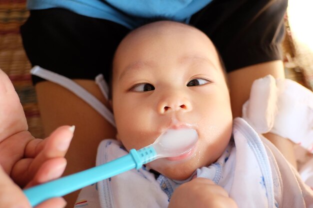 Foto retrato en primer plano de un niño lindo