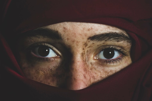 Retrato en primer plano del ojo humano