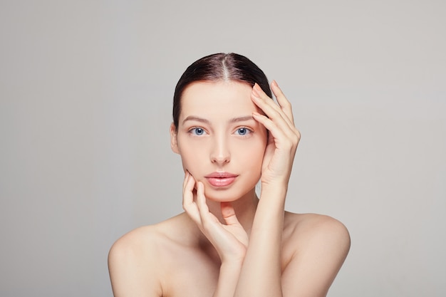 Retrato de rostro de mujer de belleza