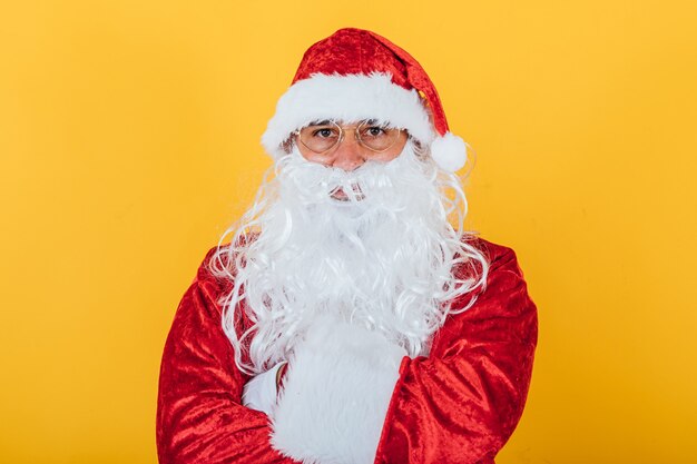 Retrato de Santa Claus en amarillo