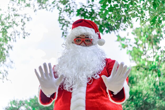 Retrato de santa clausGente de TailandiaEnvió felicidad para los niñosFeliz NavidadBienvenido al invierno