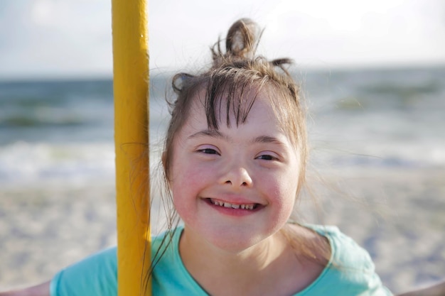 Foto retrato, de, síndrome de down, niña, sonriente