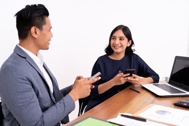 Retrato de socios de negocios feliz