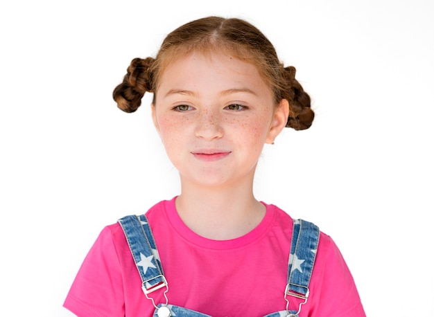 Retrato sonriente del estudio de la felicidad de la niña