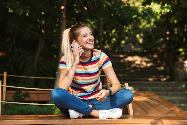 Retrato, de, un, sonriente, joven, adolescente