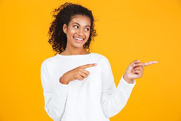 Retrato, de, un, sonriente, joven, mujer africana