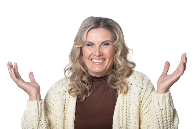 retrato, de, sonriente, mujer madura, mirar cámara del juez, aislado