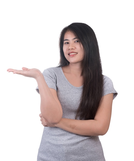 Retrato de sonriente mujer de negocios aislada