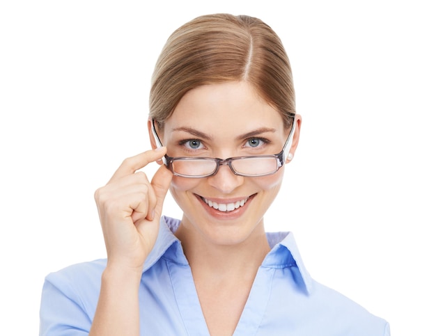 Retrato de sonrisa de mujer de negocios y anteojos para el cuidado de los ojos bienestar de la visión y marco de lentes Feliz felicidad de oftalmología y anteojos para el cuidado de los ojos y éxito de la optometría de los empleados en fondo blanco