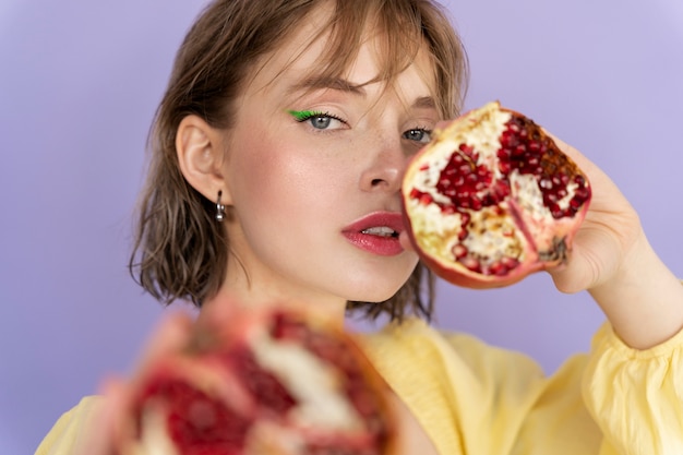 Foto retrato suculento de jovem mulher