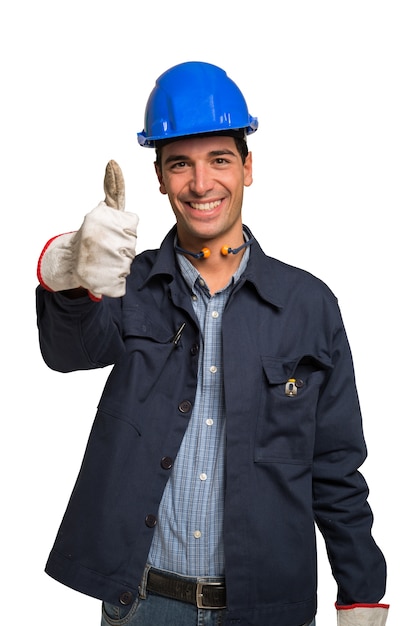 Retrato de un trabajador sonriente. Aislado en el fondo blanco