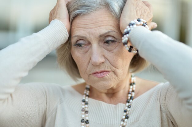 Retrato, de, un, triste, anciano, pensamiento, mujer