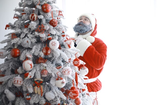 Retrato de verdadero feliz Santa Claus.Funny Santa. ¡Las vacaciones de Navidad temáticas y el año nuevo de invierno se acercan las Navidades!