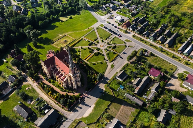 Retro antigua Iglesia de la Santísima Trinidad en Gerviaty, región de Grodno, Bielorrusia