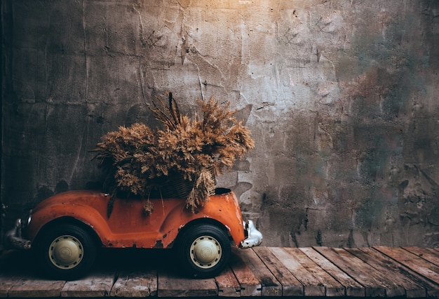 Retro Autos auf Holztisch