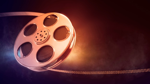 Retro-Filmrolle auf verbranntem Hintergrund