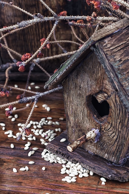 Foto retro hölzernes vogelhaus