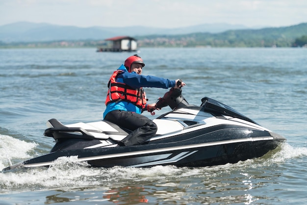 Retter suchen Lake Area von Atv Jet Ski