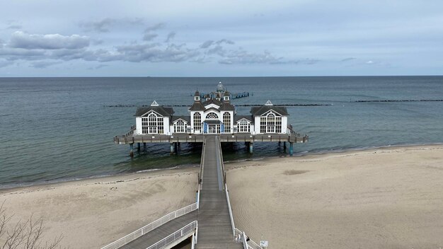 Foto rettungsschwimmerhütte am strand gegen den himmel