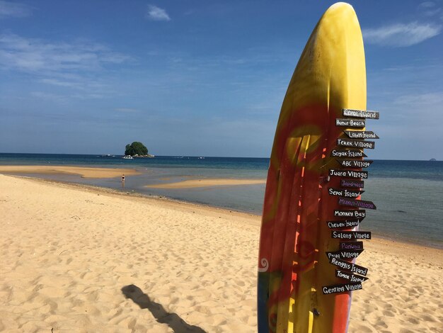 Foto rettungsschwimmerhütte am strand gegen den himmel