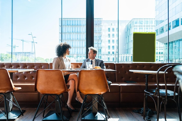 Reunião de negócios em um café