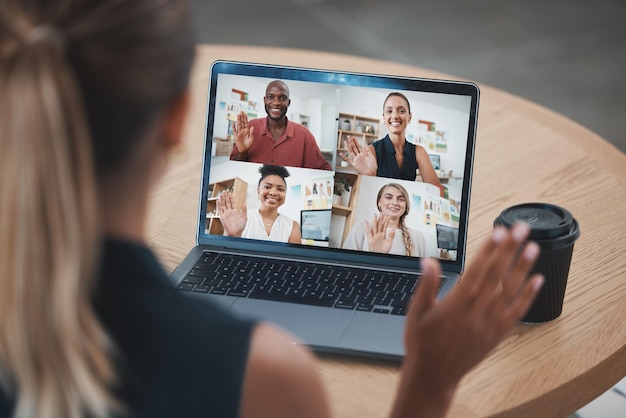 Reunião on-line de chamada de videoconferência e funcionários de negócios trabalhando em casa em todo o mundo Liderança e chefe da equipe de conexão de streaming de rede 5g iniciam uma colaboração de estratégia de marketing corporativo