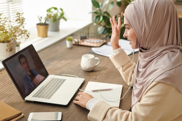 Reunião online com colega