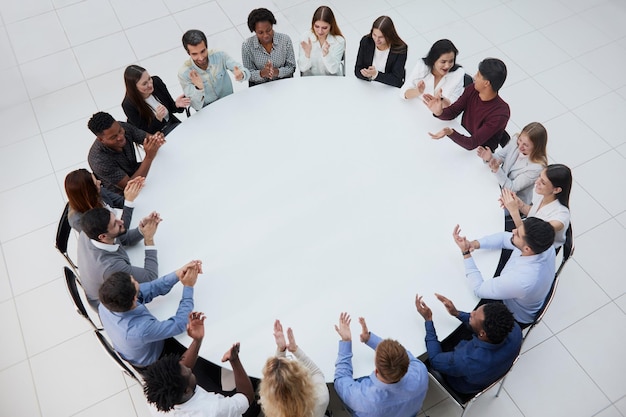 Reunião ou conferência vista de discussão de reunião de negócios de cima