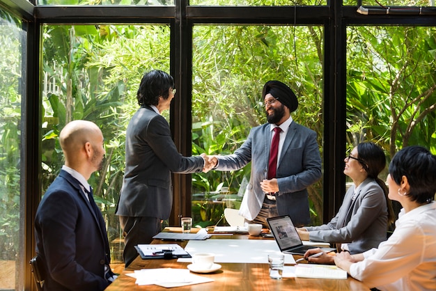 Reunión de negocios en asia