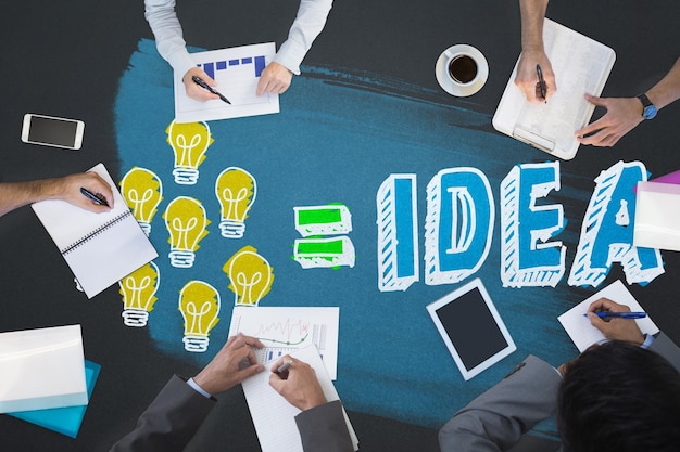 Reunión de negocios contra la ecuación de la idea