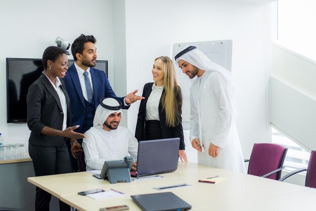 Foto reunión de negocios en dubai