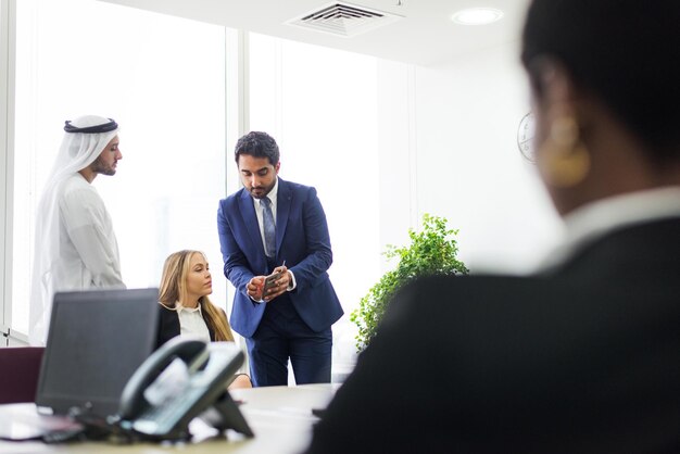 Foto reunión de negocios en dubai