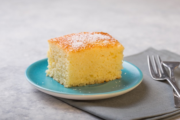 Revani. süßes Grießgebäck, traditionelles türkisches Dessert