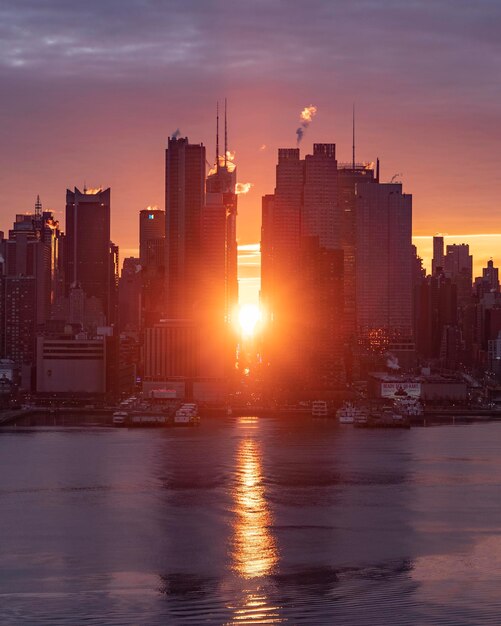 Foto reverso de manhattan henge