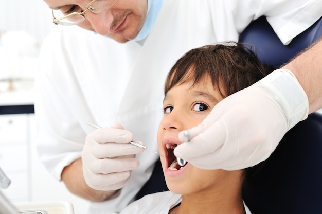 Revisión de dientes del dentista, serie de fotos relacionadas