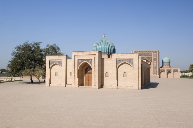 Revisión externa de la arquitectura restaurada de edificios antiguos en Tashkent, Uzbekistán