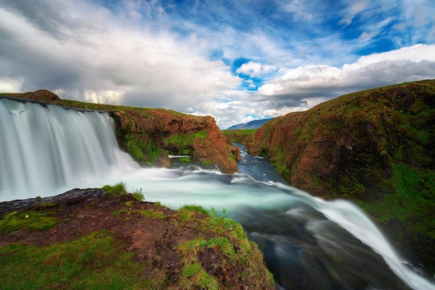 Reykjafoss-Wasserfall in der Nähe von Varmahlid in Island