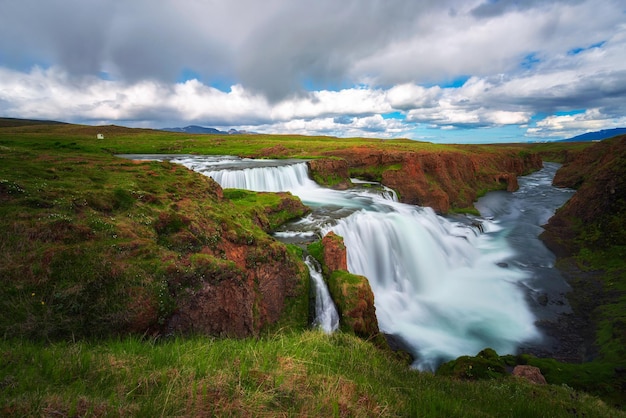 Reykjafoss-Wasserfall in der Nähe von Varmahlid in Island