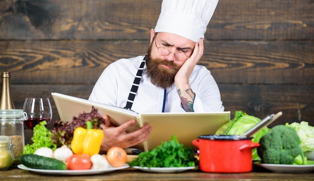 Rezept zum Kochen gesunder Lebensmittel Vegetarisches Rezept Erfahrener Koch, der ein ausgezeichnetes Gericht kocht. Dieses Rezept ist einfach perfekt