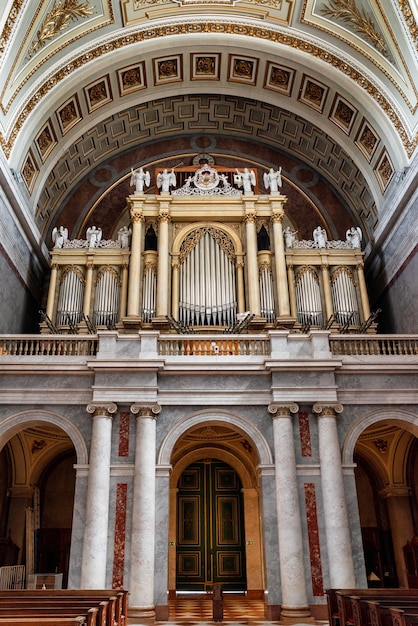 Órgão na basílica de Esztergom na Hungria