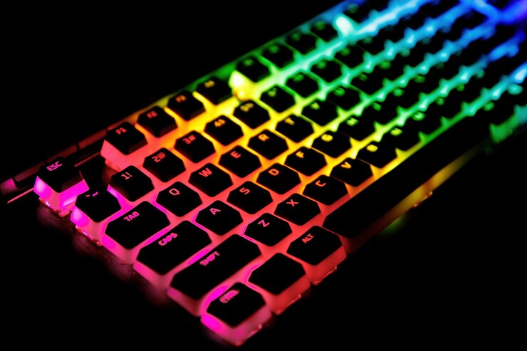 Foto rgb-gaming-mechanik-tastatur mit bunten led-tasten