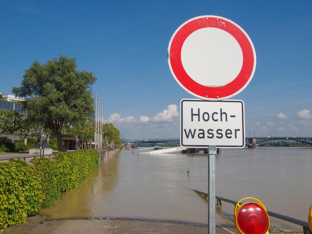 Rheinhochwasser in Mainz, Deutschland