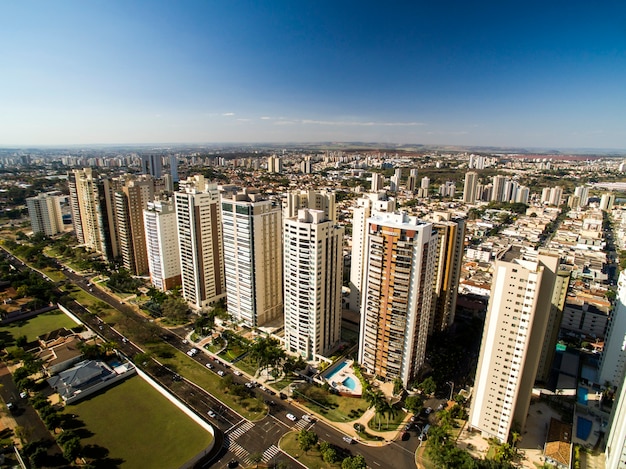 Ribeirao Preto Stadt in Sao Paulo, Brasilien. Region der Joao Fiusa Avenue.