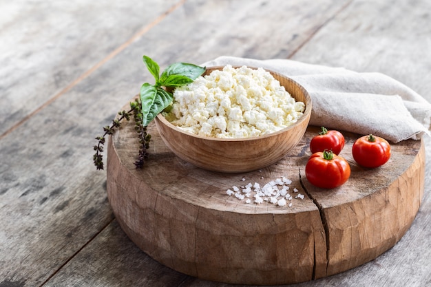 Riccota Ziegenkäse auf rustikalem Holz