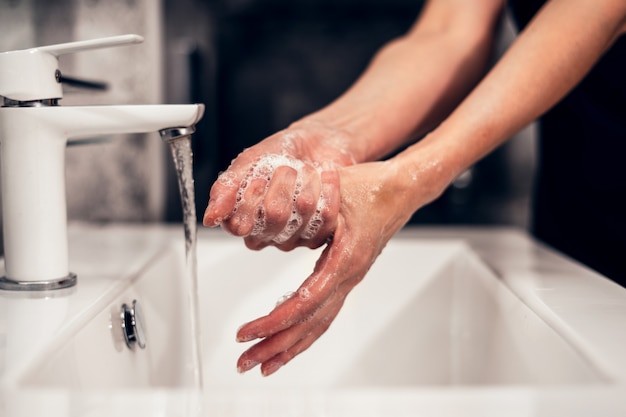 Richtiges Waschen und Umgang mit den Händen